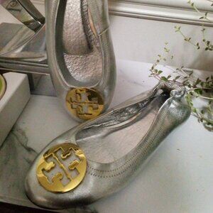 COPY - NWOT Tory Burch Silver SILVER FLATS SZ 649